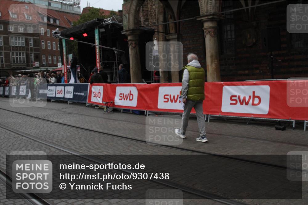 05.10.2025 - 20. swb-Marathon Bremen Yannick Fuchs http://msf.ph/oto/9307438 05.10.2025 12:03:44 Ziel  meine-sportfotos.de