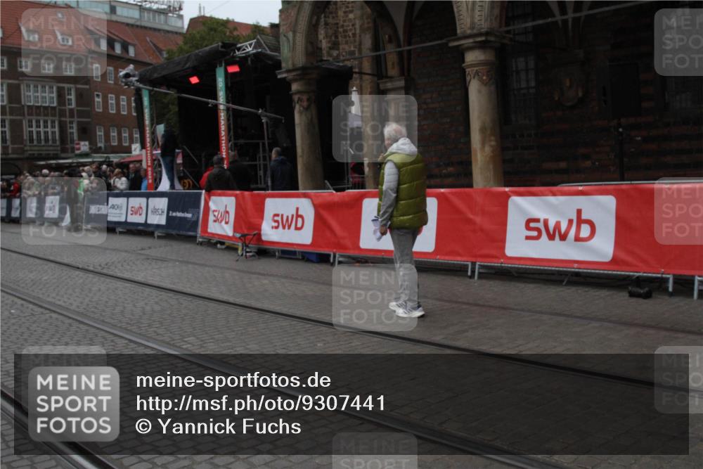 05.10.2025 - 20. swb-Marathon Bremen Yannick Fuchs http://msf.ph/oto/9307441 05.10.2025 12:03:45 Ziel  meine-sportfotos.de