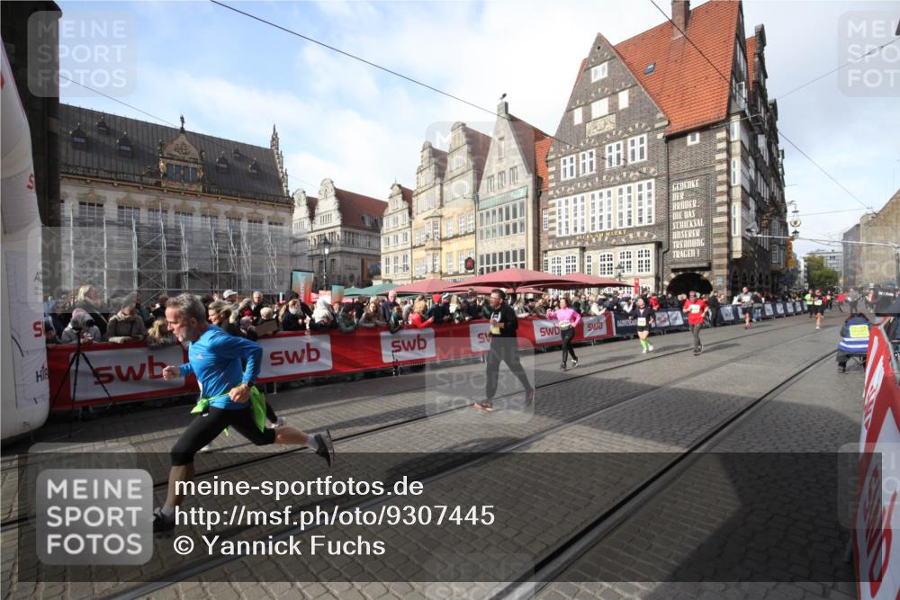 05.10.2025 - 20. swb-Marathon Bremen Yannick Fuchs http://msf.ph/oto/9307445 05.10.2025 10:57:29 Ziel 7101, 9215, 9550, 10281, 10645, 10950, 11606 meine-sportfotos.de