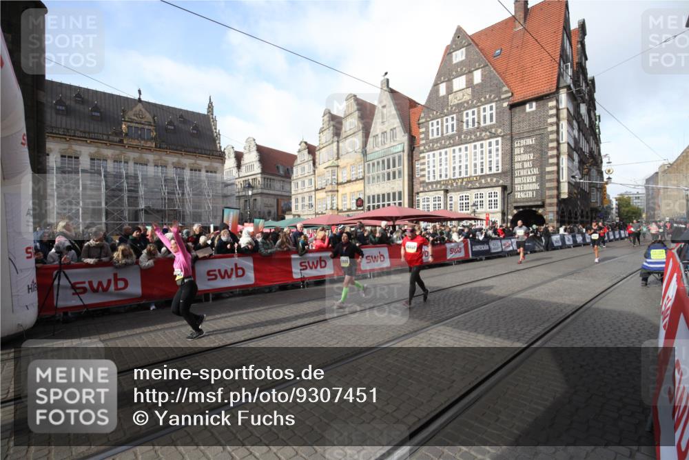 05.10.2025 - 20. swb-Marathon Bremen Yannick Fuchs http://msf.ph/oto/9307451 05.10.2025 10:57:31 Ziel 9000, 9215, 10645, 10950, 11606 meine-sportfotos.de