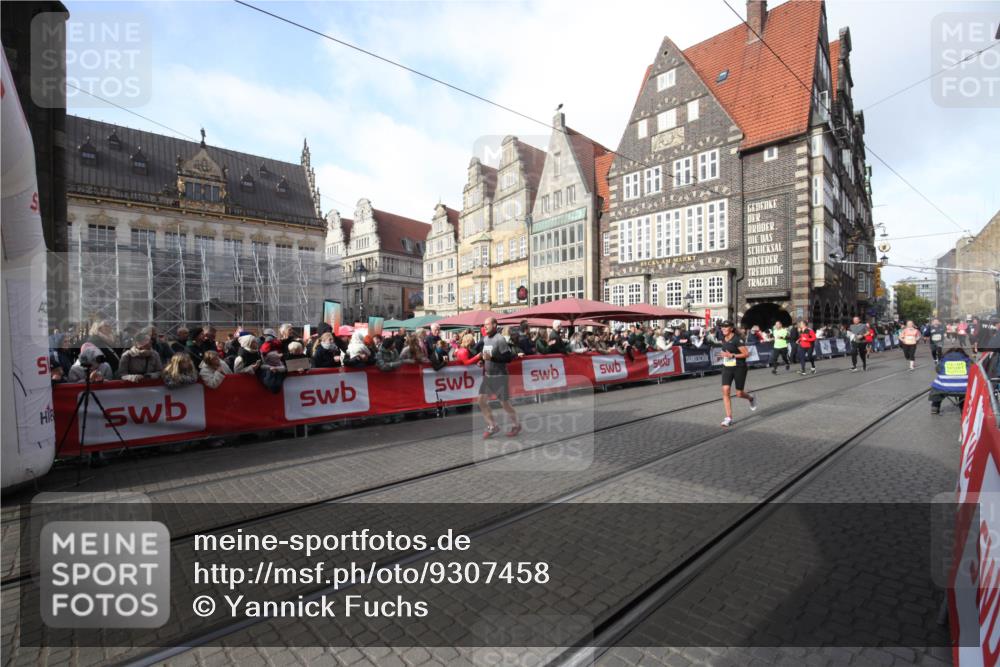 05.10.2025 - 20. swb-Marathon Bremen Yannick Fuchs http://msf.ph/oto/9307458 05.10.2025 10:57:34 Ziel 9000, 9215, 9625, 9904, 9914, 9962, 10139 meine-sportfotos.de