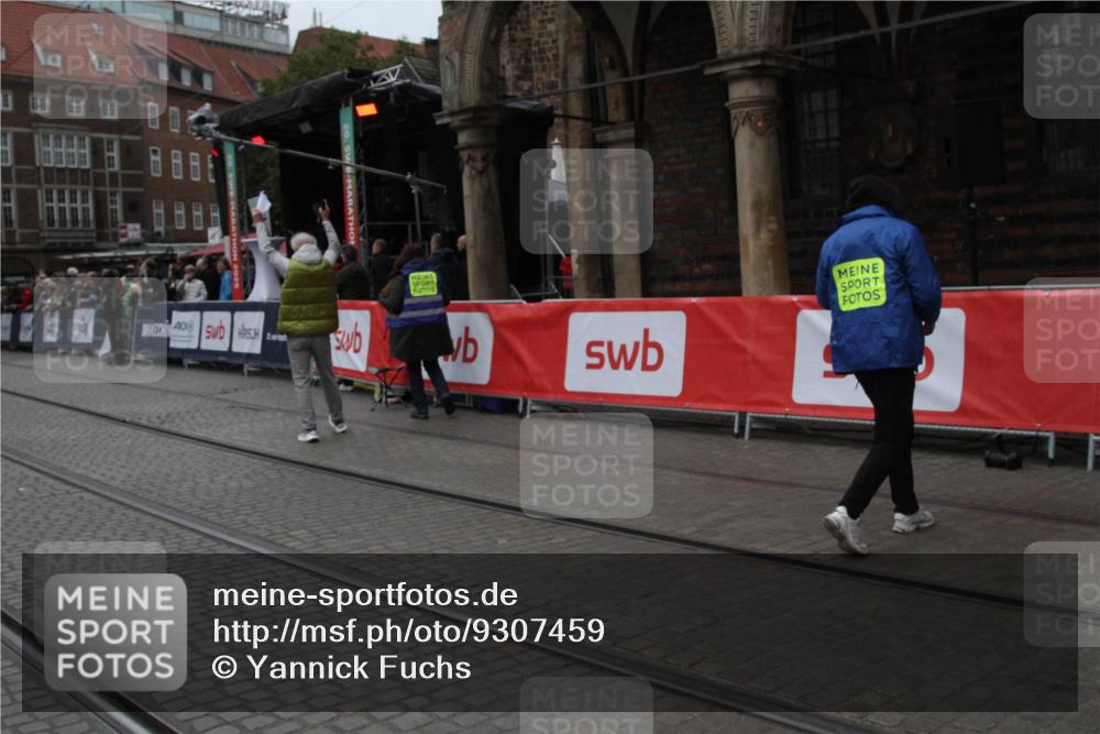 05.10.2025 - 20. swb-Marathon Bremen Yannick Fuchs http://msf.ph/oto/9307459 05.10.2025 12:03:54 Ziel  meine-sportfotos.de