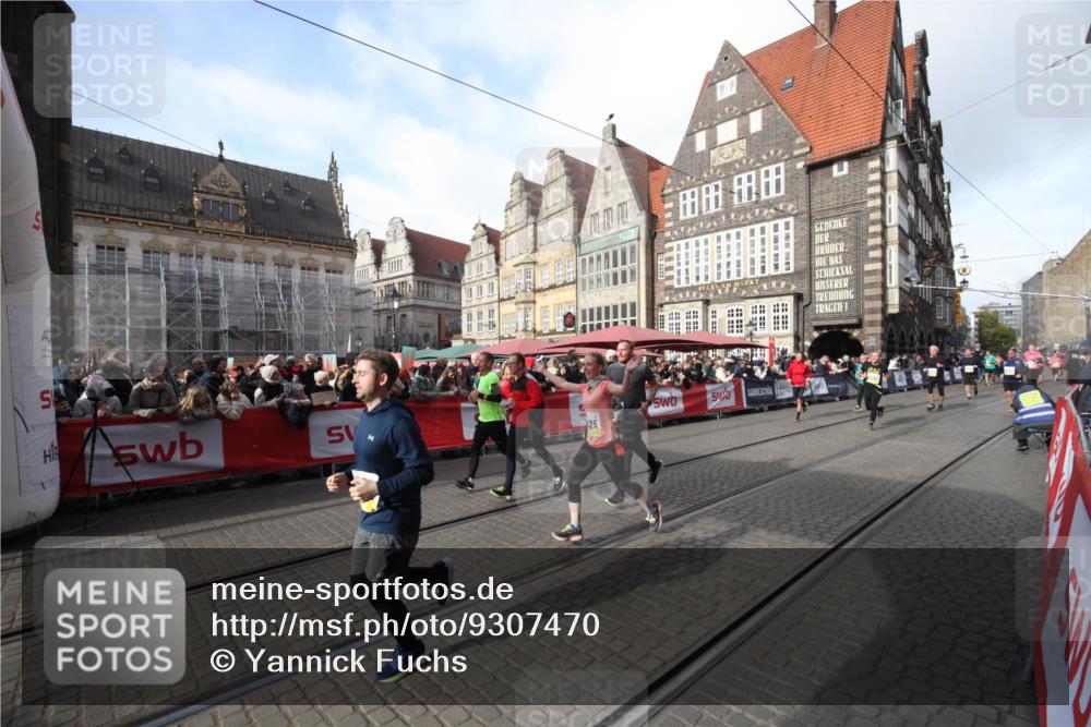 05.10.2025 - 20. swb-Marathon Bremen Yannick Fuchs http://msf.ph/oto/9307470 05.10.2025 10:57:38 Ziel 9625, 9747, 9904, 9914, 9962, 10139, 10694, 10739, 10754, 11352, 11360, 11583 meine-sportfotos.de