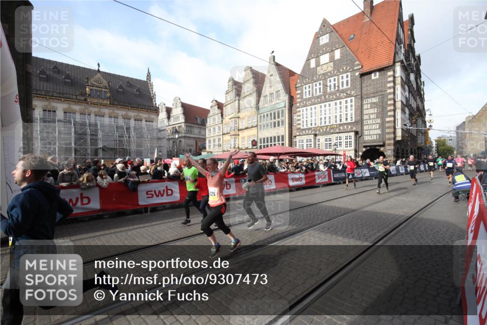 05.10.2025 - 20. swb-Marathon Bremen Yannick Fuchs http://msf.ph/oto/9307473 05.10.2025 10:57:38 Ziel 9625, 9747, 9904, 9914, 9962, 10139, 10694, 10739, 10754, 11352, 11360, 11583 meine-sportfotos.de