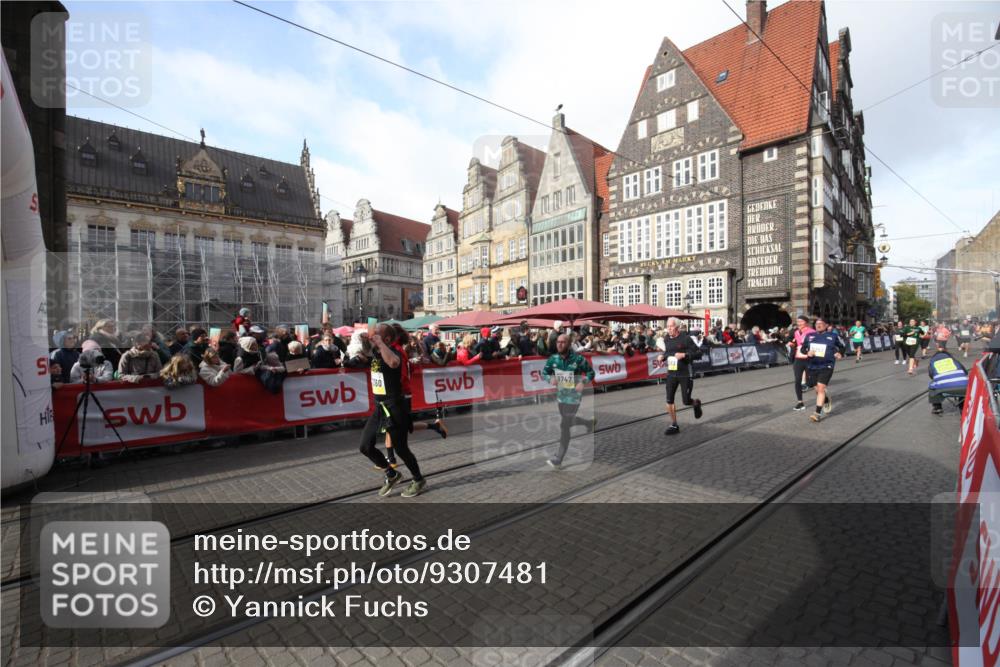 05.10.2025 - 20. swb-Marathon Bremen Yannick Fuchs http://msf.ph/oto/9307481 05.10.2025 10:57:41 Ziel 9309, 9747, 10694, 10739, 10754, 11352, 11360, 11583 meine-sportfotos.de