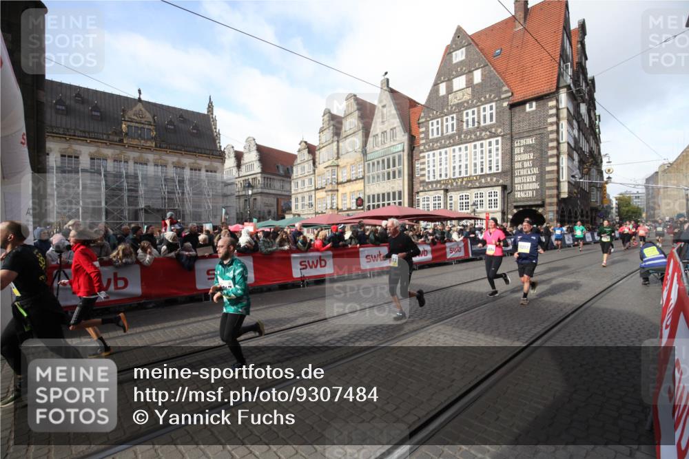 05.10.2025 - 20. swb-Marathon Bremen Yannick Fuchs http://msf.ph/oto/9307484 05.10.2025 10:57:41 Ziel 9309, 9747, 10694, 10739, 10754, 11352, 11360, 11583 meine-sportfotos.de