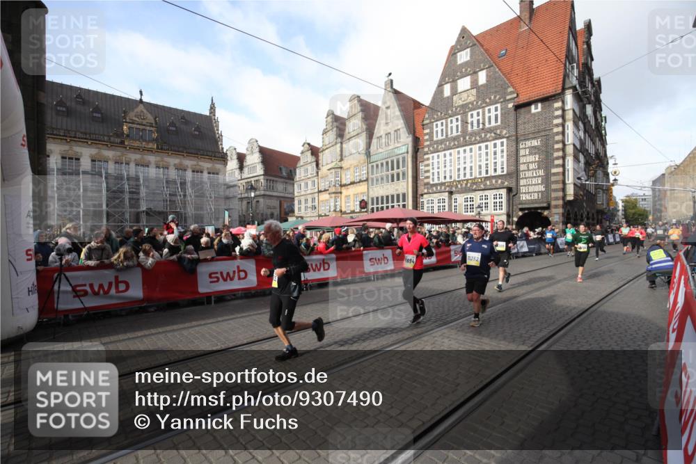 05.10.2025 - 20. swb-Marathon Bremen Yannick Fuchs http://msf.ph/oto/9307490 05.10.2025 10:57:42 Ziel 9309, 9372, 9585, 9747, 9943, 10250, 10555, 10694, 10754, 11352, 11583 meine-sportfotos.de