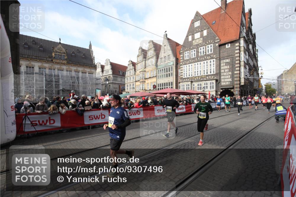 05.10.2025 - 20. swb-Marathon Bremen Yannick Fuchs http://msf.ph/oto/9307496 05.10.2025 10:57:43 Ziel 9309, 9372, 9585, 9943, 10225, 10250, 10329, 10555, 10694, 10754, 11352, 11583 meine-sportfotos.de