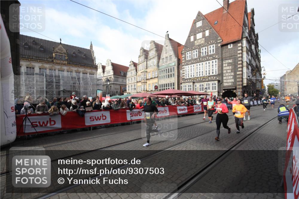 05.10.2025 - 20. swb-Marathon Bremen Yannick Fuchs http://msf.ph/oto/9307503 05.10.2025 10:57:46 Ziel 9372, 9585, 9943, 9979, 10225, 10250, 10329, 10555, 11520, 11521, 11731 meine-sportfotos.de