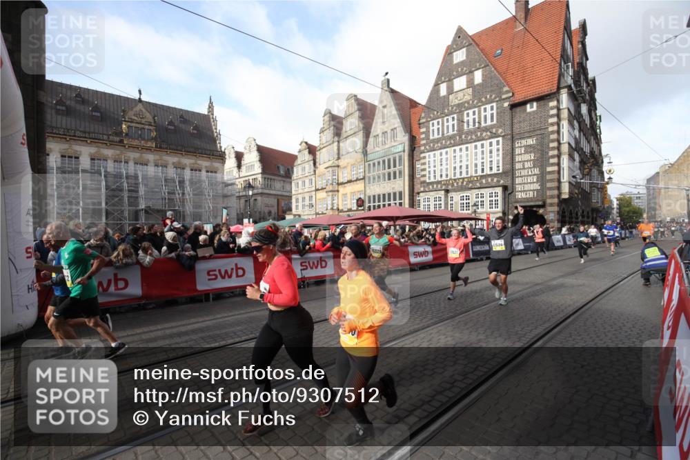 05.10.2025 - 20. swb-Marathon Bremen Yannick Fuchs http://msf.ph/oto/9307512 05.10.2025 10:57:48 Ziel 9372, 9585, 9943, 9979, 10225, 10250, 10329, 10341, 10555, 11520, 11521, 11731 meine-sportfotos.de