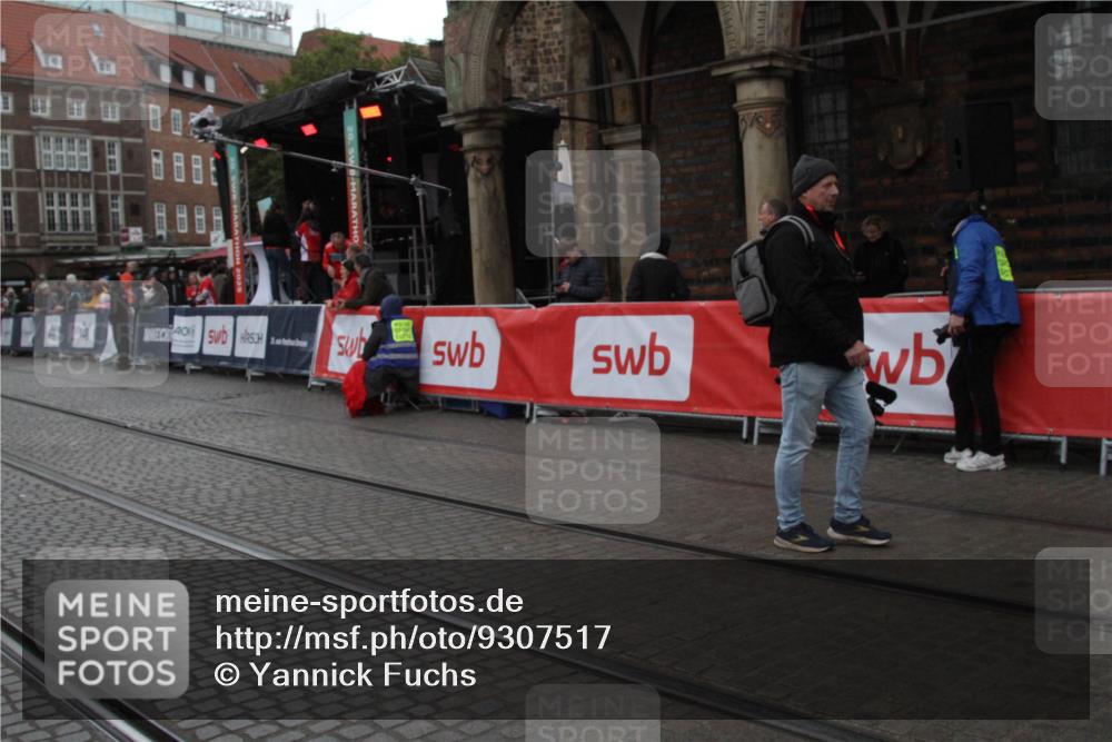 05.10.2025 - 20. swb-Marathon Bremen Yannick Fuchs http://msf.ph/oto/9307517 05.10.2025 12:16:56 Ziel  meine-sportfotos.de