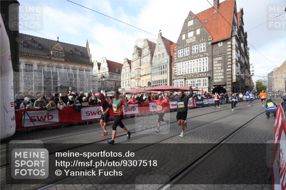 05.10.2025 - 20. swb-Marathon Bremen Yannick Fuchs http://msf.ph/oto/9307518 05.10.2025 10:57:48 Ziel 9372, 9585, 9943, 9979, 10225, 10250, 10329, 10341, 10555, 11520, 11521, 11731 meine-sportfotos.de