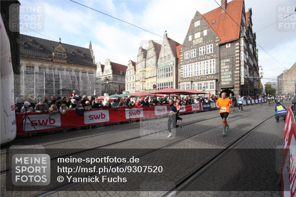 05.10.2025 - 20. swb-Marathon Bremen Yannick Fuchs http://msf.ph/oto/9307520 05.10.2025 10:57:51 Ziel 9979, 10219, 10341, 10890, 11457, 11564, 11575, 11731, 11744 meine-sportfotos.de