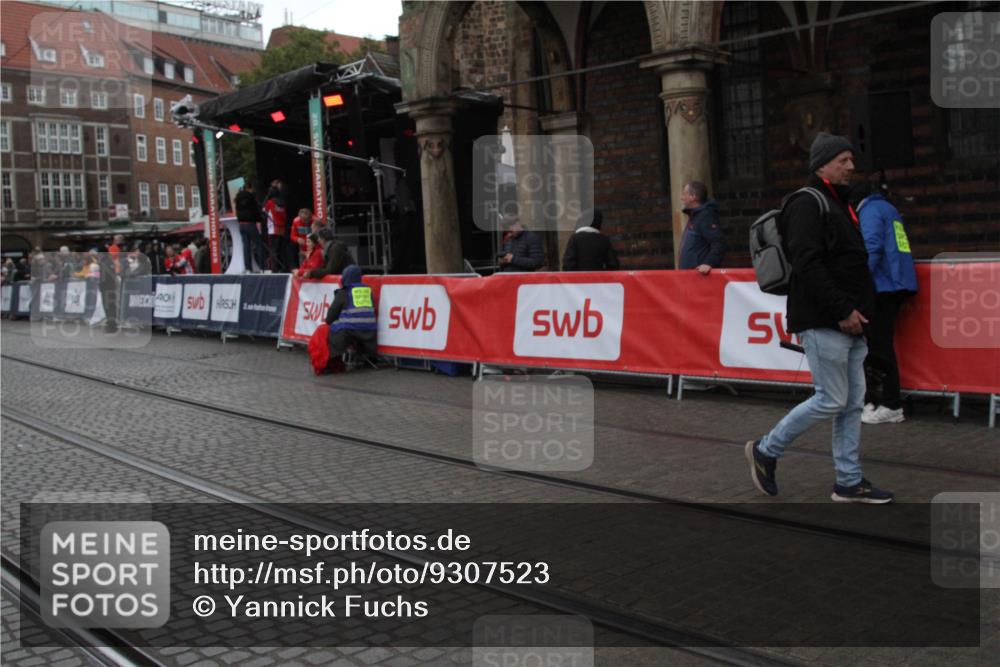 05.10.2025 - 20. swb-Marathon Bremen Yannick Fuchs http://msf.ph/oto/9307523 05.10.2025 12:16:57 Ziel  meine-sportfotos.de