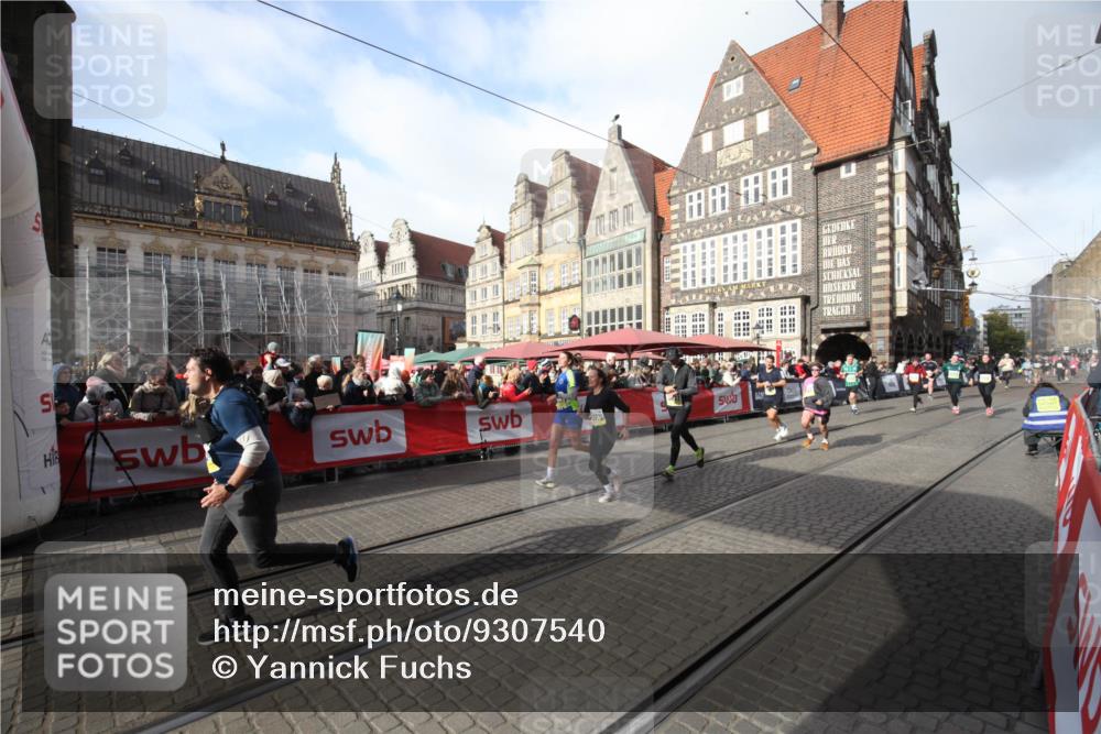 05.10.2025 - 20. swb-Marathon Bremen Yannick Fuchs http://msf.ph/oto/9307540 05.10.2025 10:57:58 Ziel 9221, 9568, 9719, 10651, 10703, 10834, 10975, 11023, 11116, 11301, 11469 meine-sportfotos.de
