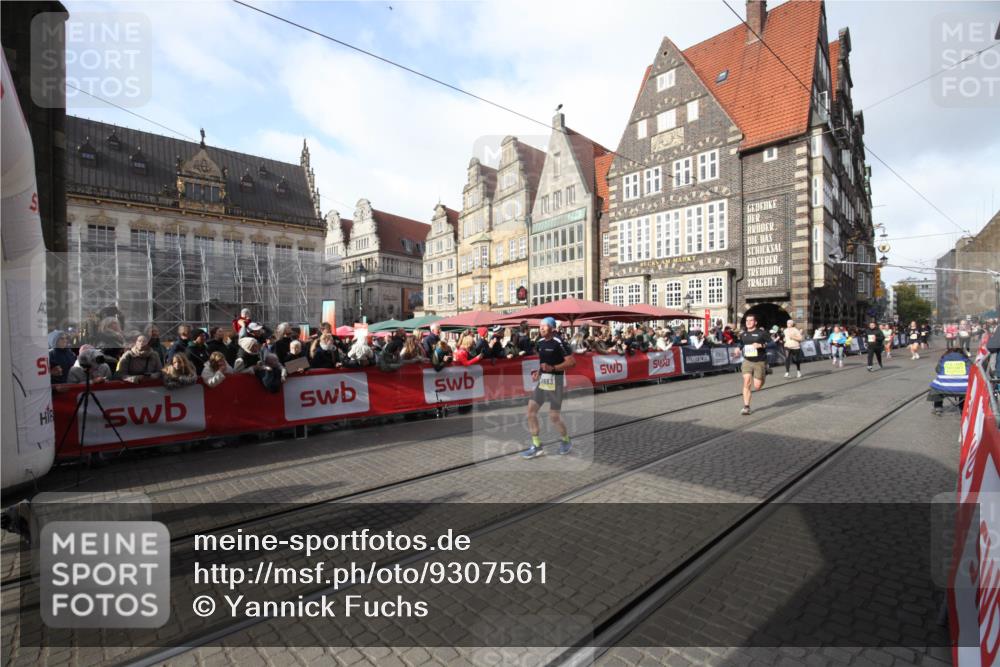 05.10.2025 - 20. swb-Marathon Bremen Yannick Fuchs http://msf.ph/oto/9307561 05.10.2025 10:58:04 Ziel 9872, 10577, 10793, 11601, 11663 meine-sportfotos.de