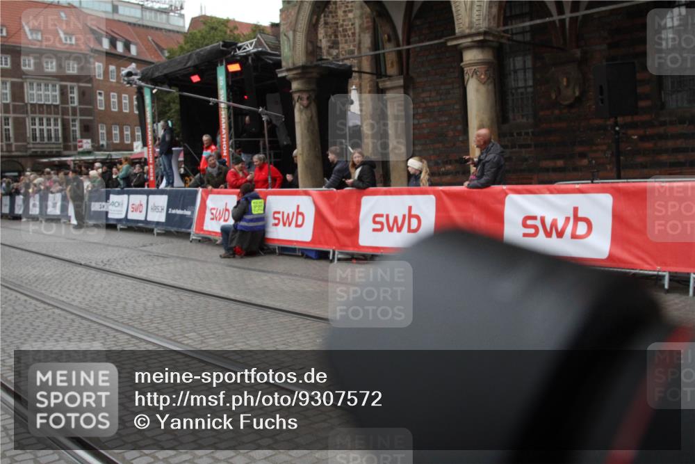05.10.2025 - 20. swb-Marathon Bremen Yannick Fuchs http://msf.ph/oto/9307572 05.10.2025 12:59:52 Ziel 37, 377, 1476 meine-sportfotos.de