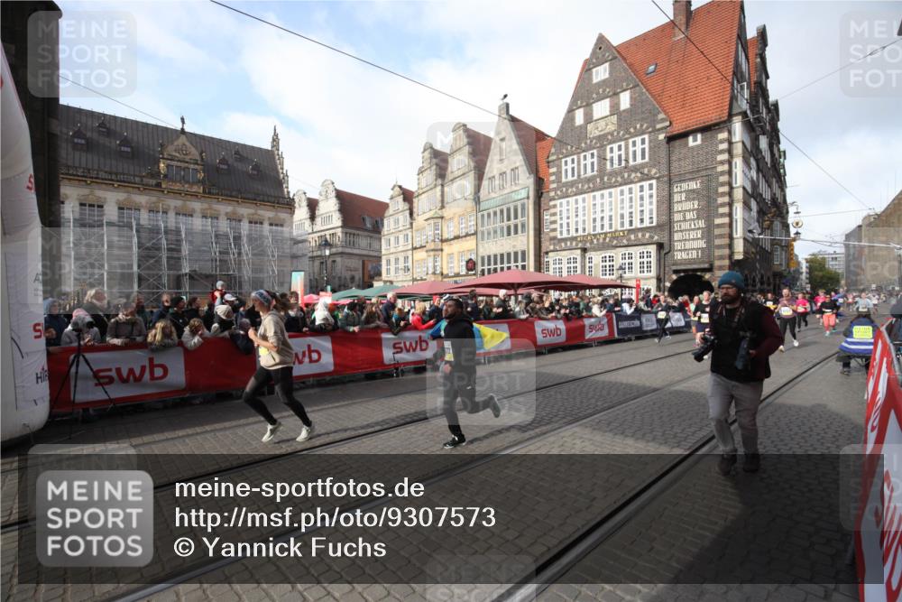 05.10.2025 - 20. swb-Marathon Bremen Yannick Fuchs http://msf.ph/oto/9307573 05.10.2025 10:58:08 Ziel 9576, 9582, 9872, 10127, 10395, 10459, 10793, 11058, 11601 meine-sportfotos.de