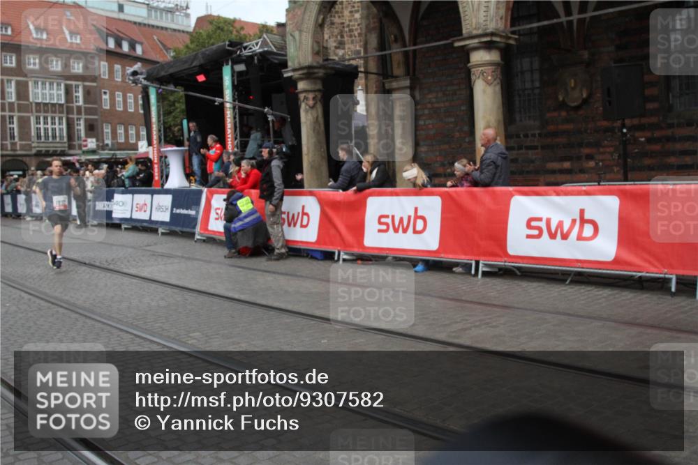 05.10.2025 - 20. swb-Marathon Bremen Yannick Fuchs http://msf.ph/oto/9307582 05.10.2025 13:01:54 Ziel 1992, 3218 meine-sportfotos.de