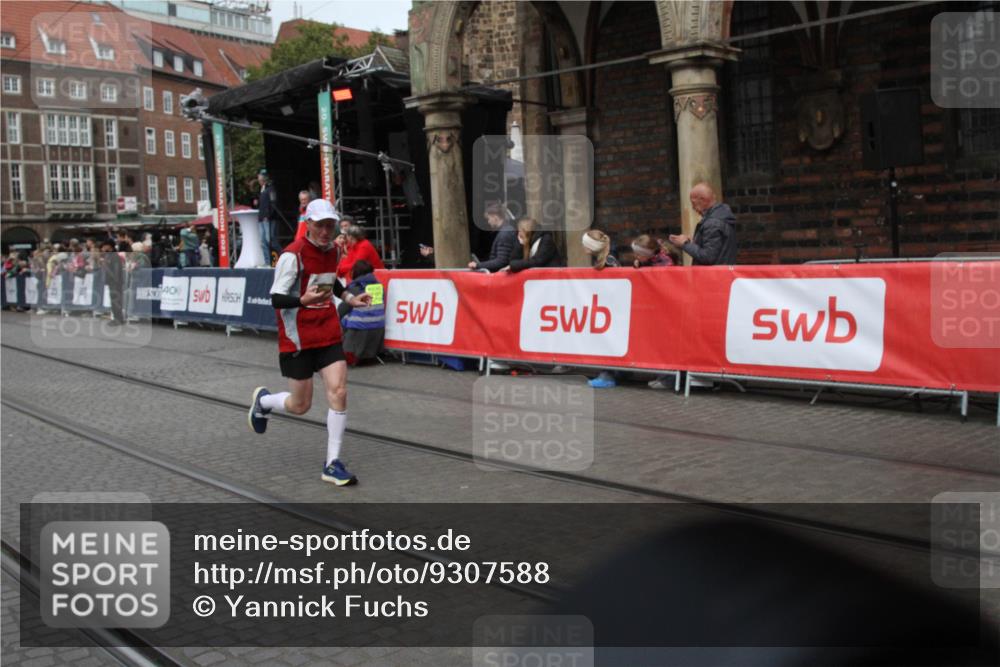 05.10.2025 - 20. swb-Marathon Bremen Yannick Fuchs http://msf.ph/oto/9307588 05.10.2025 13:02:04 Ziel 1745 meine-sportfotos.de