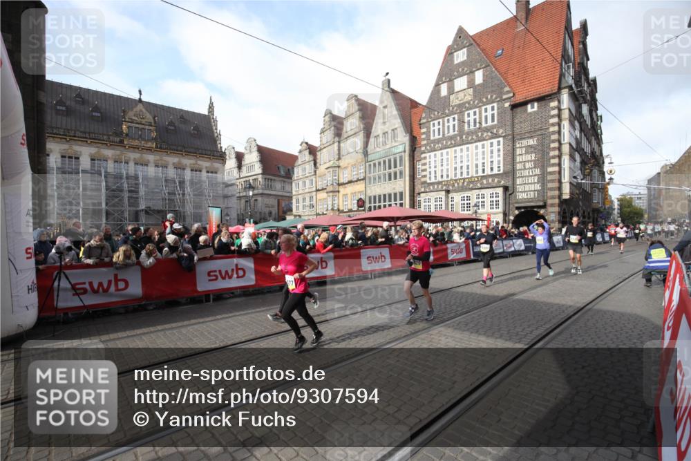 05.10.2025 - 20. swb-Marathon Bremen Yannick Fuchs http://msf.ph/oto/9307594 05.10.2025 10:58:14 Ziel 9330, 9634, 9952, 10377, 10398, 10620, 11562, 11608 meine-sportfotos.de