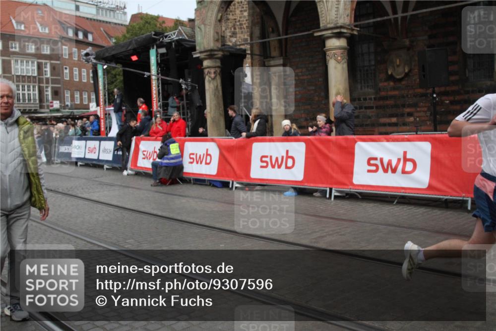 05.10.2025 - 20. swb-Marathon Bremen Yannick Fuchs http://msf.ph/oto/9307596 05.10.2025 13:03:21 Ziel 5831, 7526 meine-sportfotos.de