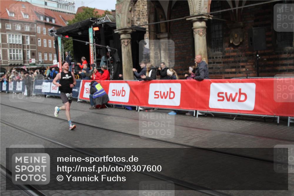 05.10.2025 - 20. swb-Marathon Bremen Yannick Fuchs http://msf.ph/oto/9307600 05.10.2025 13:03:36 Ziel 5588 meine-sportfotos.de