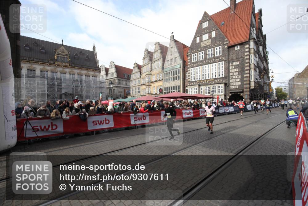 05.10.2025 - 20. swb-Marathon Bremen Yannick Fuchs http://msf.ph/oto/9307611 05.10.2025 10:58:18 Ziel 7077, 9330, 9952, 11562 meine-sportfotos.de