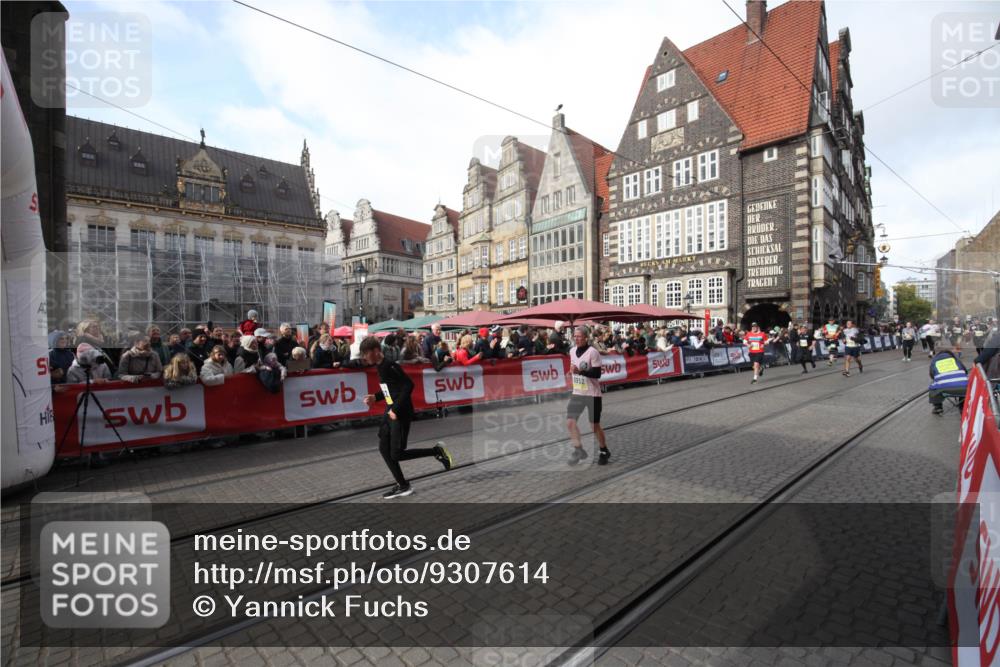 05.10.2025 - 20. swb-Marathon Bremen Yannick Fuchs http://msf.ph/oto/9307614 05.10.2025 10:58:19 Ziel 7077, 9952, 10368, 10786, 11049, 11562 meine-sportfotos.de