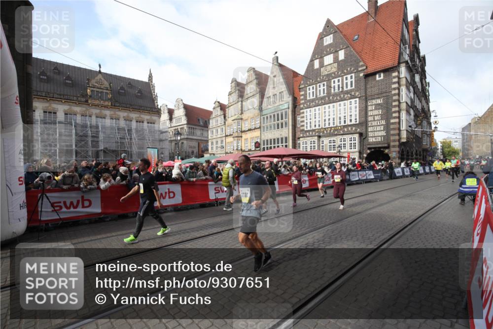 05.10.2025 - 20. swb-Marathon Bremen Yannick Fuchs http://msf.ph/oto/9307651 05.10.2025 10:58:32 Ziel 9433, 9820, 10055, 10408, 11181, 11291, 11591, 11700 meine-sportfotos.de