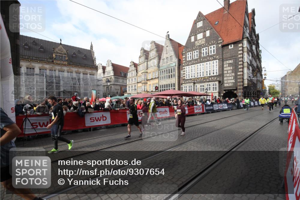 05.10.2025 - 20. swb-Marathon Bremen Yannick Fuchs http://msf.ph/oto/9307654 05.10.2025 10:58:32 Ziel 9433, 9820, 10055, 10408, 11181, 11291, 11591, 11700 meine-sportfotos.de