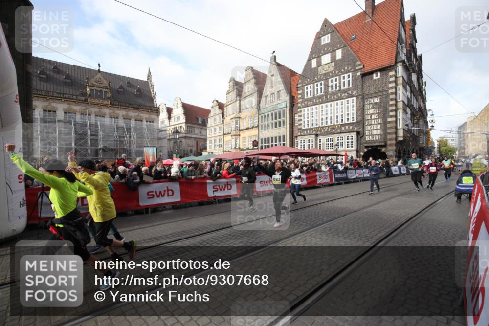05.10.2025 - 20. swb-Marathon Bremen Yannick Fuchs http://msf.ph/oto/9307668 05.10.2025 10:58:39 Ziel 9430, 9472, 9529, 9766, 9913, 10049, 10261, 10285, 10513, 10527, 10936, 10988 meine-sportfotos.de