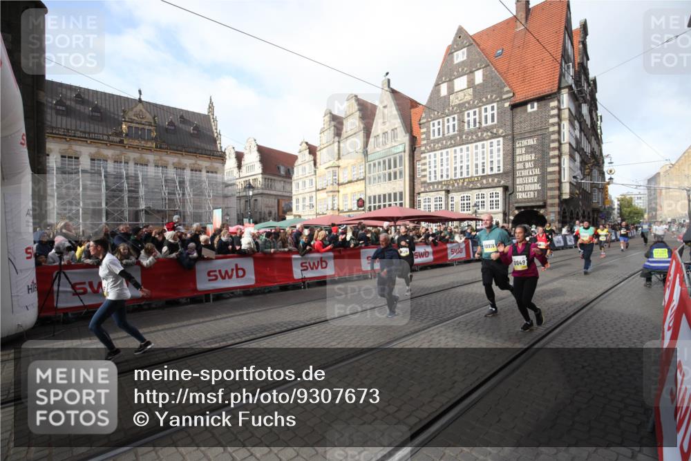05.10.2025 - 20. swb-Marathon Bremen Yannick Fuchs http://msf.ph/oto/9307673 05.10.2025 10:58:42 Ziel 7163, 9359, 9430, 9472, 9529, 9714, 9766, 10049, 10527, 10591, 10679, 10871, 10936, 11078 meine-sportfotos.de