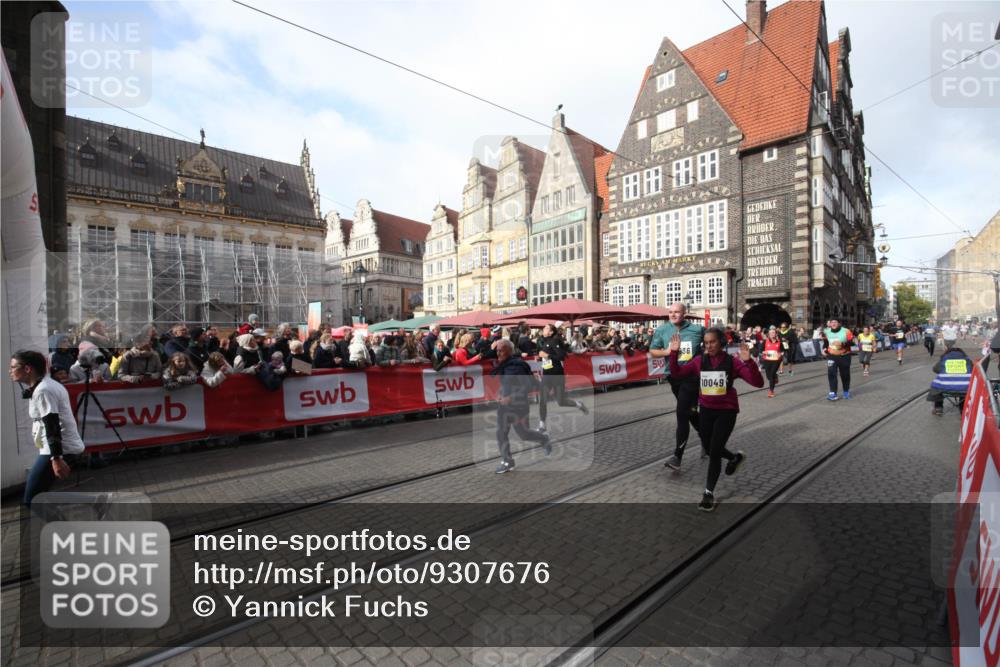 05.10.2025 - 20. swb-Marathon Bremen Yannick Fuchs http://msf.ph/oto/9307676 05.10.2025 10:58:42 Ziel 7163, 9359, 9430, 9472, 9529, 9714, 9766, 10049, 10527, 10591, 10679, 10871, 10936, 11078 meine-sportfotos.de
