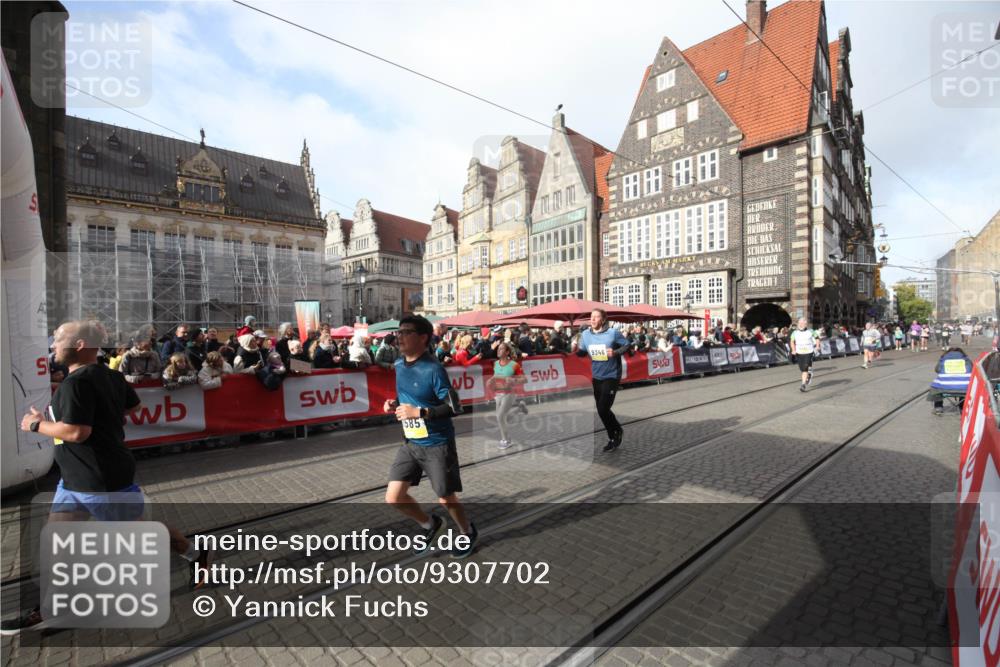 05.10.2025 - 20. swb-Marathon Bremen Yannick Fuchs http://msf.ph/oto/9307702 05.10.2025 10:58:49 Ziel 8585, 9346, 9370, 9540, 9622, 10263, 10561, 11651 meine-sportfotos.de