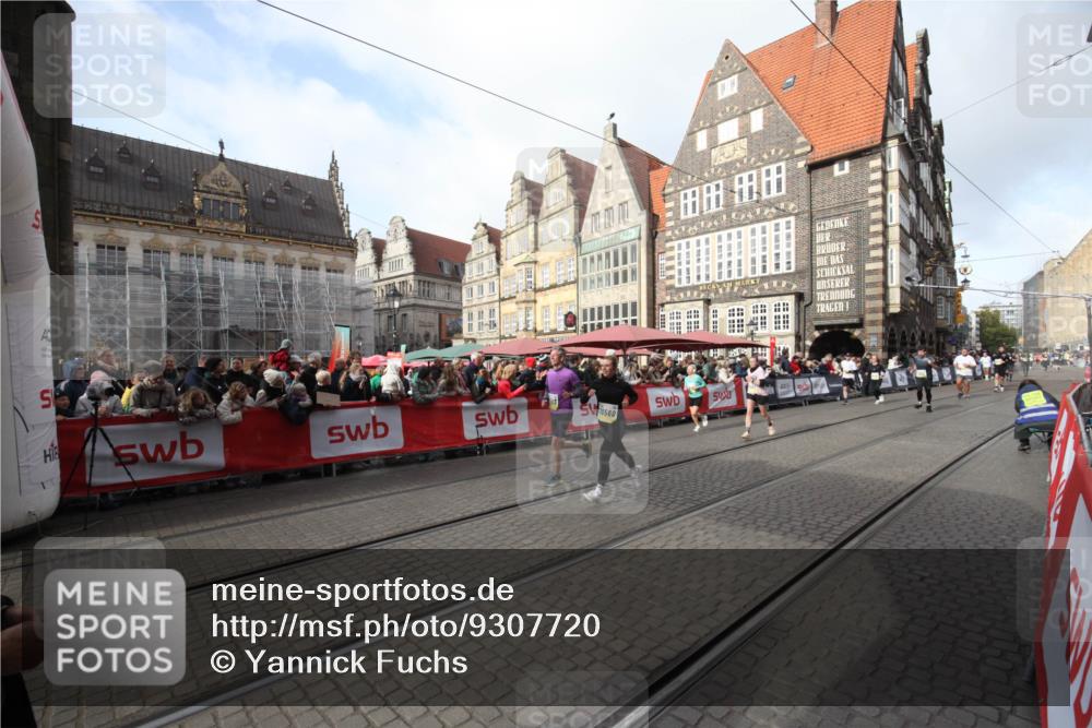 05.10.2025 - 20. swb-Marathon Bremen Yannick Fuchs http://msf.ph/oto/9307720 05.10.2025 10:58:58 Ziel 9349, 9518, 9542, 9601, 10080, 10560, 11483, 11612 meine-sportfotos.de