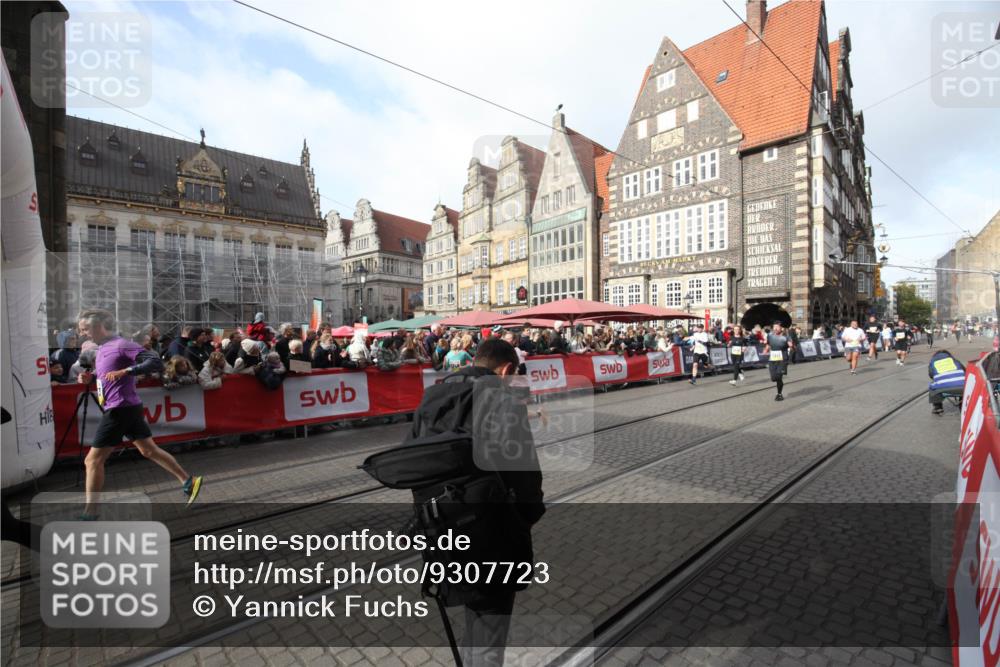 05.10.2025 - 20. swb-Marathon Bremen Yannick Fuchs http://msf.ph/oto/9307723 05.10.2025 10:58:59 Ziel 9349, 9518, 9542, 9601, 10080, 10560, 11483, 11612 meine-sportfotos.de