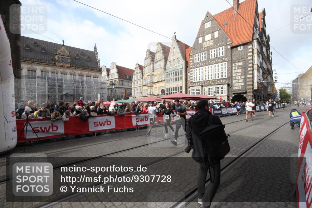 05.10.2025 - 20. swb-Marathon Bremen Yannick Fuchs http://msf.ph/oto/9307728 05.10.2025 10:59:01 Ziel 9518, 9542, 9601, 9847, 9977, 10588, 11612 meine-sportfotos.de
