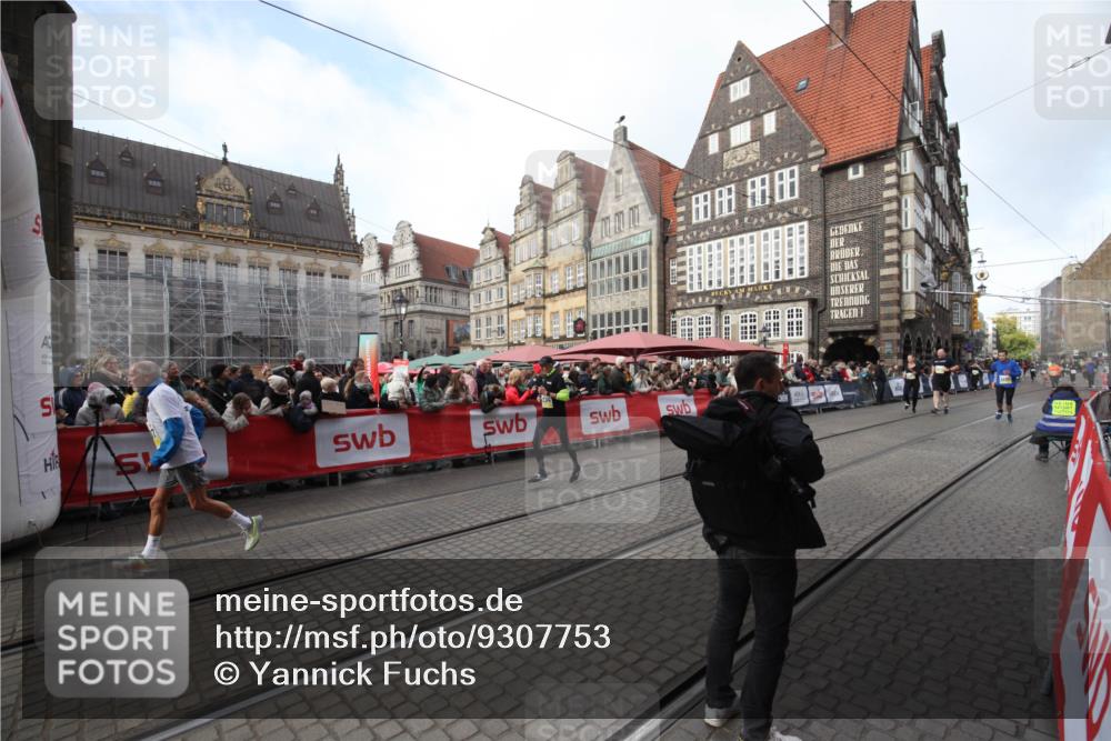 05.10.2025 - 20. swb-Marathon Bremen Yannick Fuchs http://msf.ph/oto/9307753 05.10.2025 10:59:10 Ziel 9692, 10039, 10353, 10594, 10607 meine-sportfotos.de