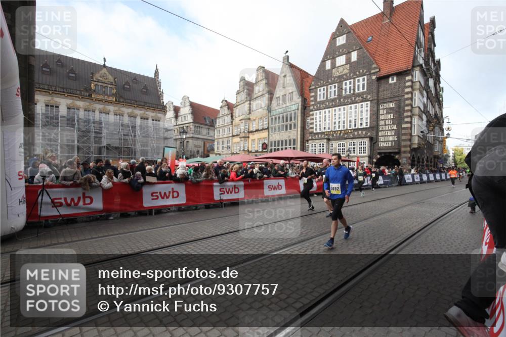 05.10.2025 - 20. swb-Marathon Bremen Yannick Fuchs http://msf.ph/oto/9307757 05.10.2025 10:59:14 Ziel 9219, 9508, 9692, 10039, 10143, 10353 meine-sportfotos.de