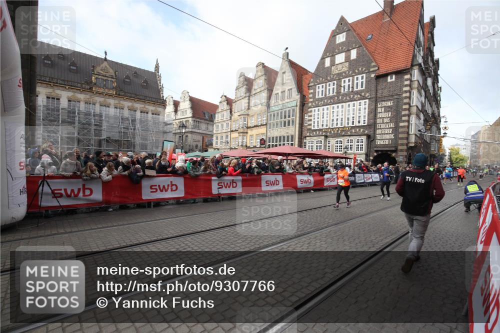 05.10.2025 - 20. swb-Marathon Bremen Yannick Fuchs http://msf.ph/oto/9307766 05.10.2025 10:59:18 Ziel 9454, 9508, 10200, 10274, 11207, 11400 meine-sportfotos.de