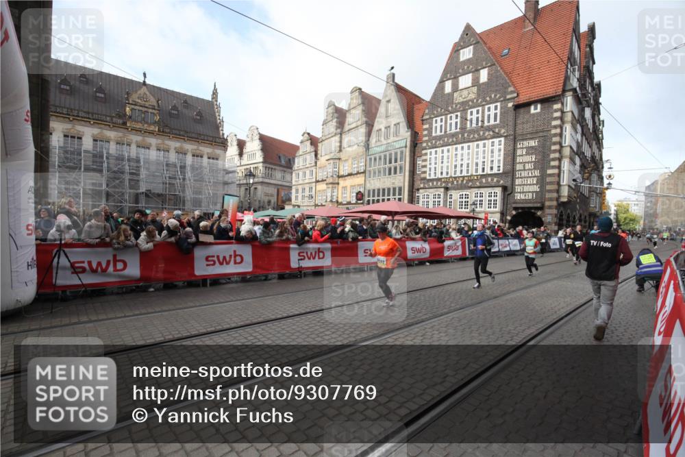 05.10.2025 - 20. swb-Marathon Bremen Yannick Fuchs http://msf.ph/oto/9307769 05.10.2025 10:59:19 Ziel 9454, 9508, 10200, 10274, 11207, 11400 meine-sportfotos.de