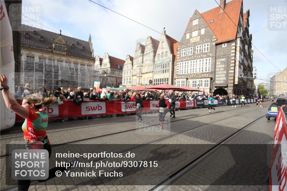 05.10.2025 - 20. swb-Marathon Bremen Yannick Fuchs http://msf.ph/oto/9307815 05.10.2025 10:59:36 Ziel 9609, 9737, 10809, 11251, 11657 meine-sportfotos.de