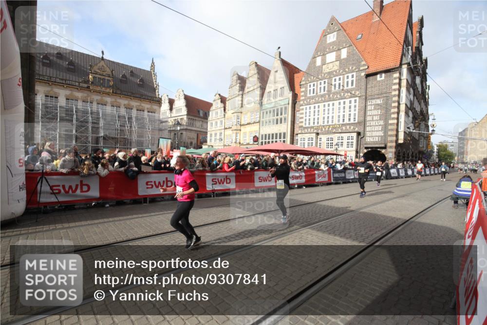 05.10.2025 - 20. swb-Marathon Bremen Yannick Fuchs http://msf.ph/oto/9307841 05.10.2025 10:59:49 Ziel 9473, 10420, 11582, 11720 meine-sportfotos.de