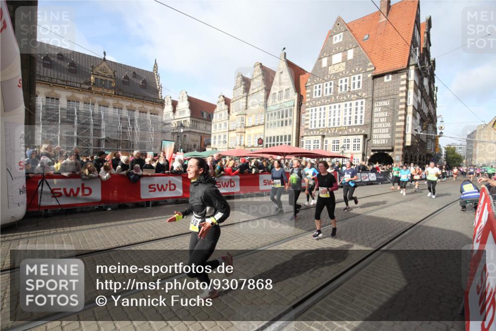 05.10.2025 - 20. swb-Marathon Bremen Yannick Fuchs http://msf.ph/oto/9307868 05.10.2025 11:00:06 Ziel 9005, 9381, 9604, 9611, 9666, 10138, 10290, 10291, 10311, 10572, 11026, 11266, 11639 meine-sportfotos.de