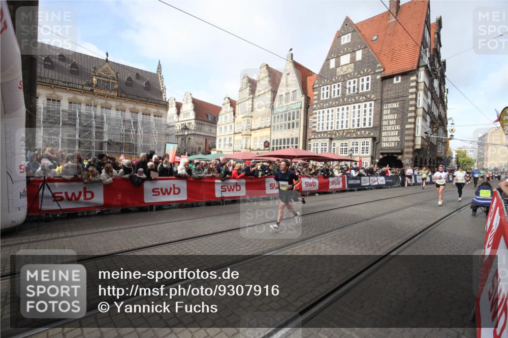 05.10.2025 - 20. swb-Marathon Bremen Yannick Fuchs http://msf.ph/oto/9307916 05.10.2025 11:00:21 Ziel 9495, 10406, 10492, 10985, 11063, 11263, 11424 meine-sportfotos.de