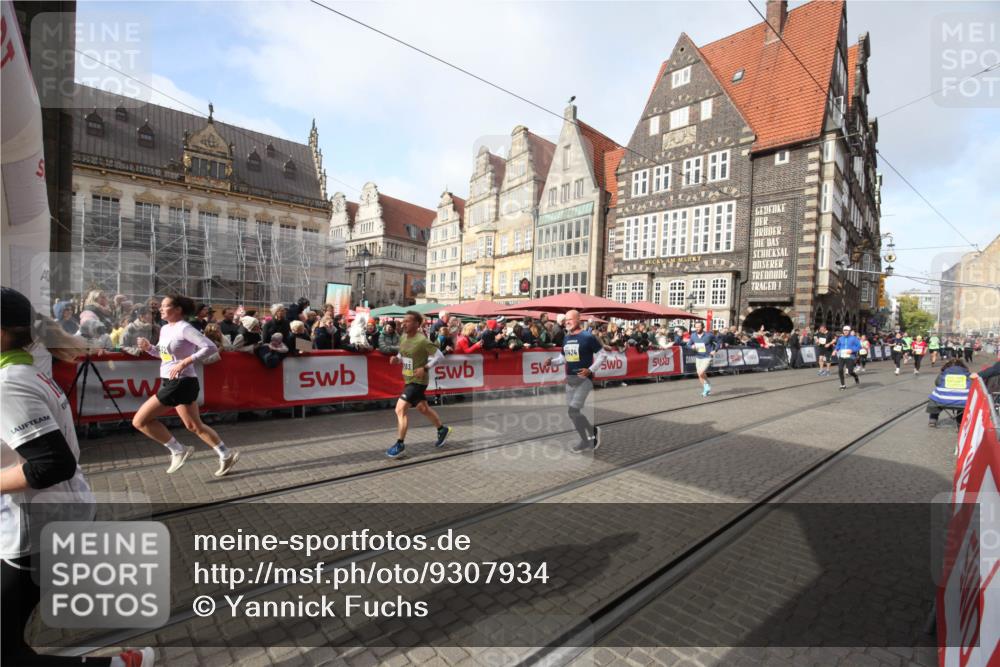 05.10.2025 - 20. swb-Marathon Bremen Yannick Fuchs http://msf.ph/oto/9307934 05.10.2025 11:00:25 Ziel 10406, 10492, 11063, 11263, 11424, 11699 meine-sportfotos.de