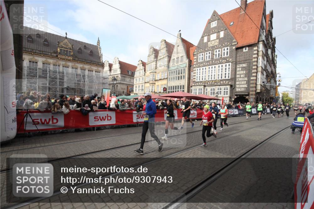 05.10.2025 - 20. swb-Marathon Bremen Yannick Fuchs http://msf.ph/oto/9307943 05.10.2025 11:00:31 Ziel 7215, 9173, 10067, 10071, 10217, 10504, 10794, 10930, 11595, 11619 meine-sportfotos.de