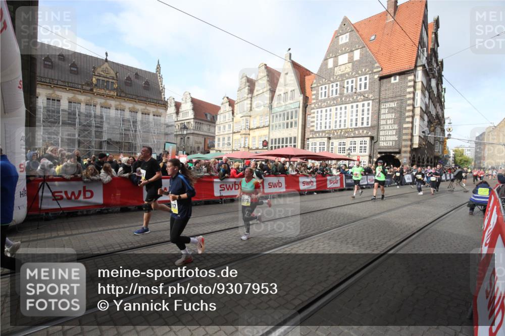 05.10.2025 - 20. swb-Marathon Bremen Yannick Fuchs http://msf.ph/oto/9307953 05.10.2025 11:00:32 Ziel 7215, 9173, 9177, 9531, 10063, 10067, 10071, 10217, 10504, 10794, 10930, 11003, 11534, 11595, 11619 meine-sportfotos.de