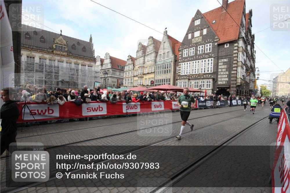 05.10.2025 - 20. swb-Marathon Bremen Yannick Fuchs http://msf.ph/oto/9307983 05.10.2025 11:00:42 Ziel 9271, 9272, 10518, 11034, 11162 meine-sportfotos.de